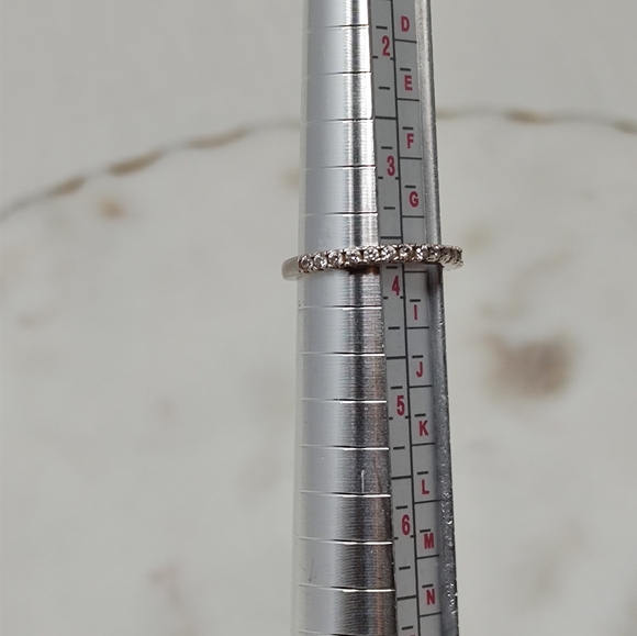 Size 4 Sterling Silver Women's Ring With CZ Accents - Picture 9 of 12